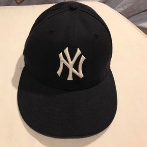 Yankees navy baseball cap