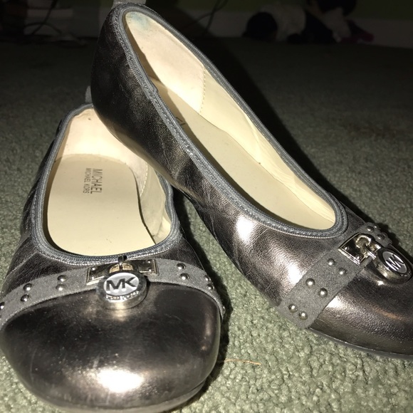 Metallic Micheal Kors flats. - Picture 1 of 3