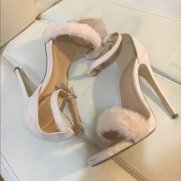 Powder pink fur sandal 💖