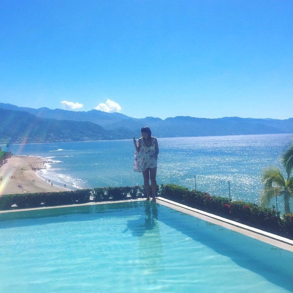 Meet Nicole - Picture 2 of 2