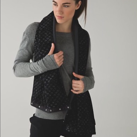 Lululemon Vinyasa Fleece-lined scarf