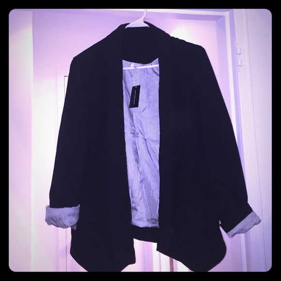 Stylish black willow & clay blazer!