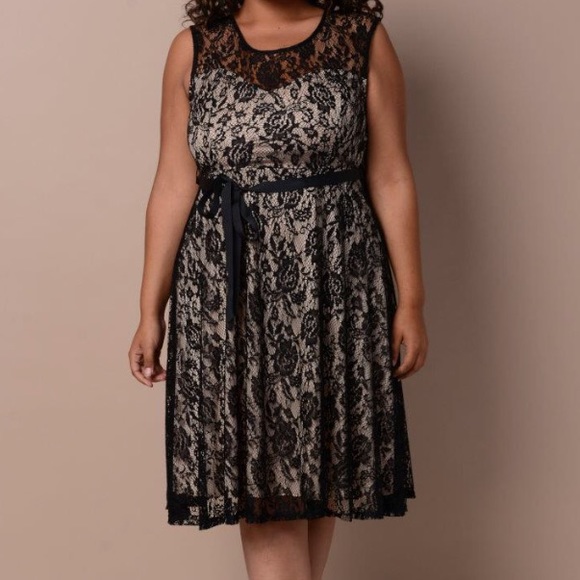 🥳HP🎊CLASSIC LACE DRESS - Picture 1 of 4