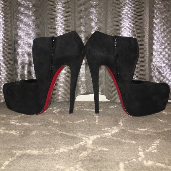 Christian Louboutin - Picture 3 of 4