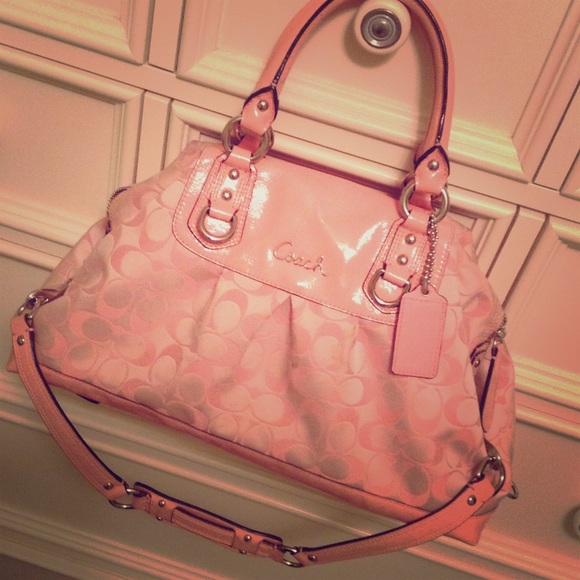 GORGEOUS gently used pink authentic COACH purse 🎀
