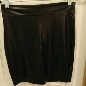 Wetlook bebe stretch skirt