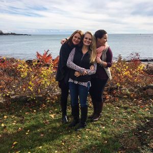 Meet your Posher, Caitlin