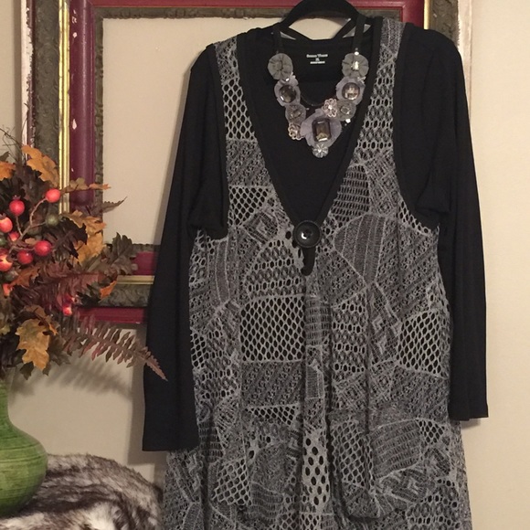 Cute artsy grey and black vest.