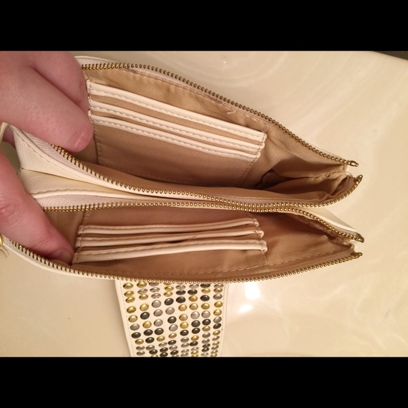 Wallet/Clutch - Picture 2 of 3