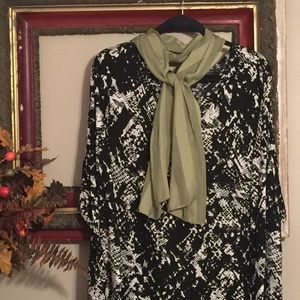 Wonderful flowing black and white top