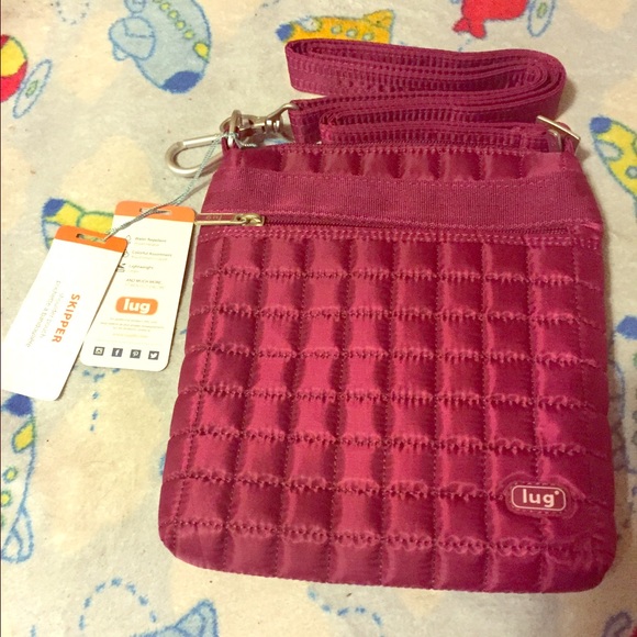 Lug shoulder (skipper) pouch