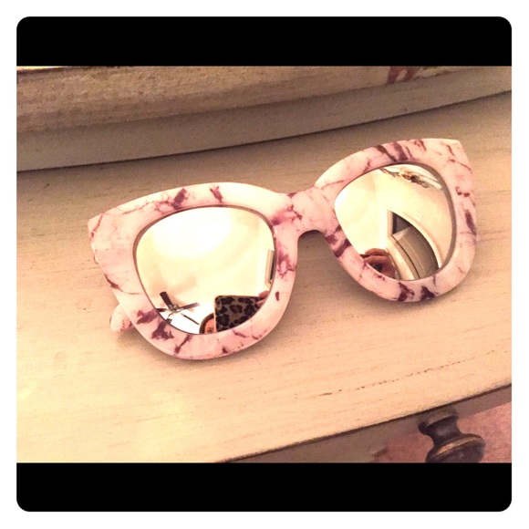 Quay marble sunglasses