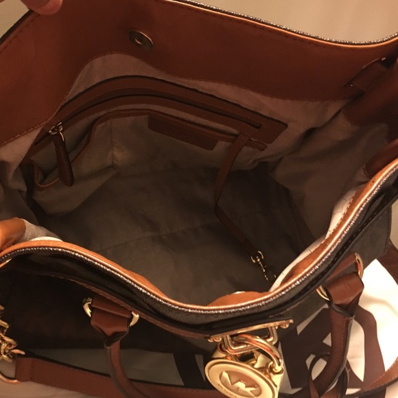 Perfect Condition-Michael Kors Hamilton bag. - Picture 3 of 4