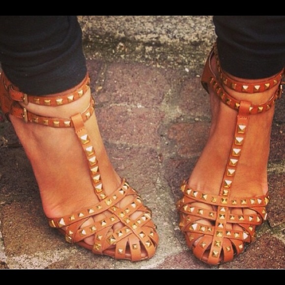 Zara Brown T-Strap Sandals With Gold Studs
