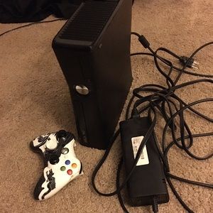 Xbox 360 w/ Kinect (not in picture)