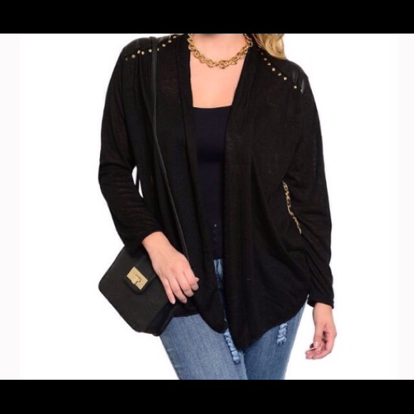 Taupe Black Top & Mint gold necklace