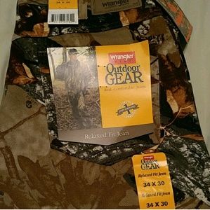 Men's camo outdoor Wrangler jeans