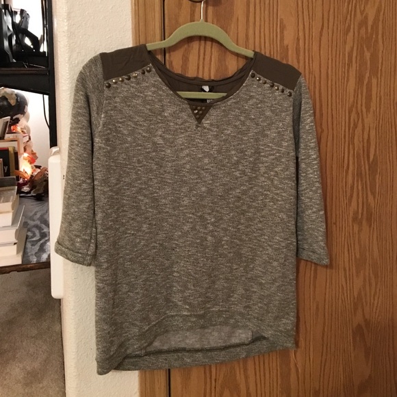 Stradivarius sweater. - Picture 1 of 2