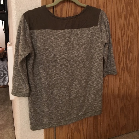 Stradivarius sweater. - Picture 2 of 2