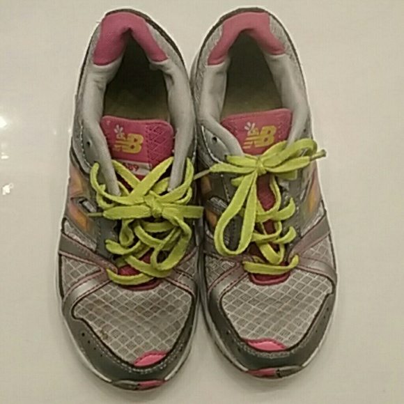 New Balance Girls shoe