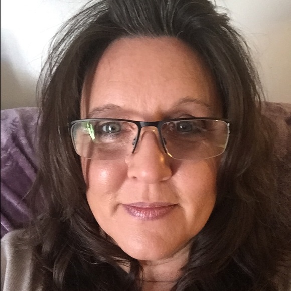 Meet your Posher, Cynthia - Picture 1 of 1