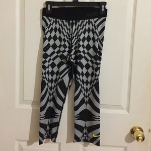 Nike pro Capri size medium  NWOT