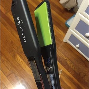 Brocato oscillating 1 3/4" straightener