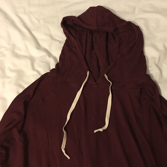 brandy melville maroon sweatshirt