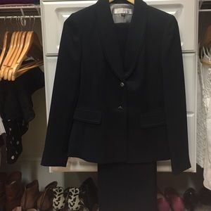 Tahari pants suit