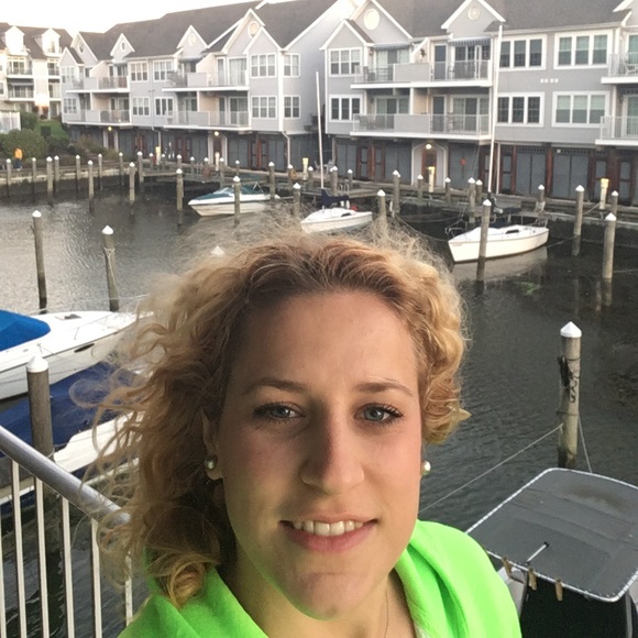 Meet your Posher, Ana