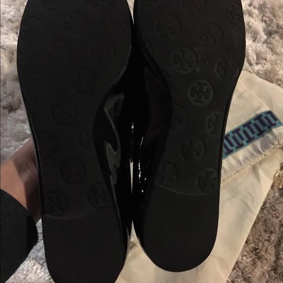 Like new patent leather Tory Burch flats - Picture 3 of 3