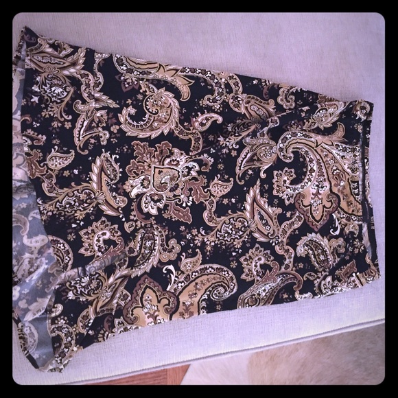 BCBG paisley ruffled bottom  pencil skirt