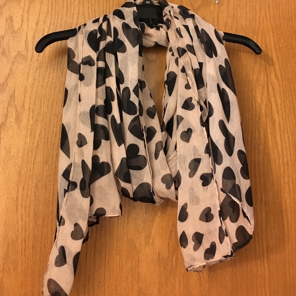 Heart patterned scarf