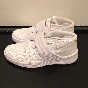 Nike Men's Ultra XT Lifestyle Shoes White Size 9