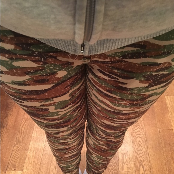 LuLa Roe camo leggings TC