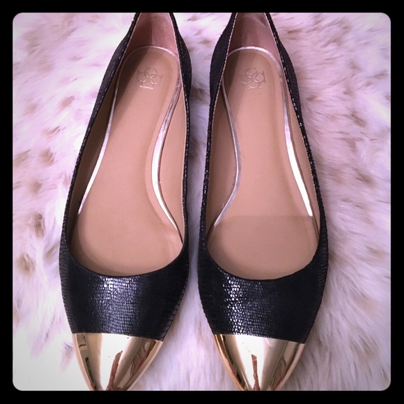 Ann Taylor black leather with gold tow flats