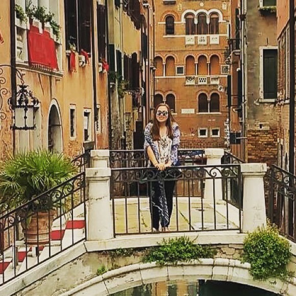 Meet your Posher / poshmark ambassador - Picture 2 of 4