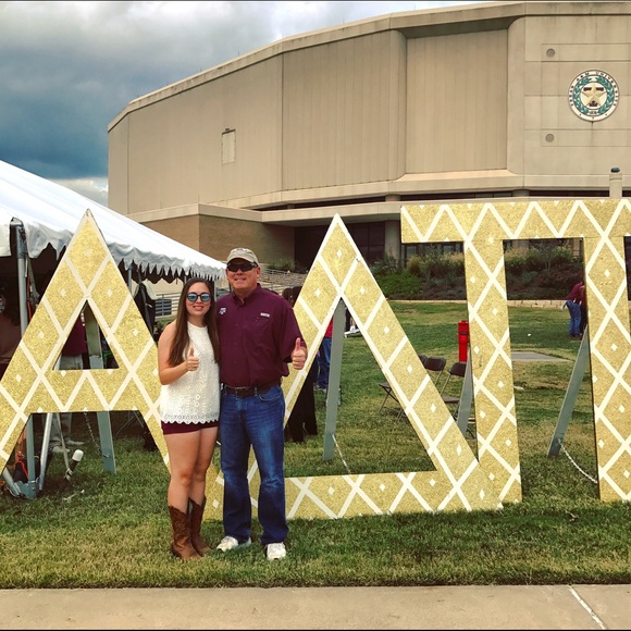 Meet your Posher / poshmark ambassador - Picture 4 of 4