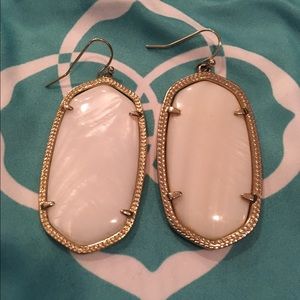 Kendra Scott Danielle earrings in White pearl