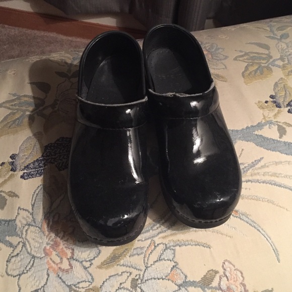 Black patent leather Danskos