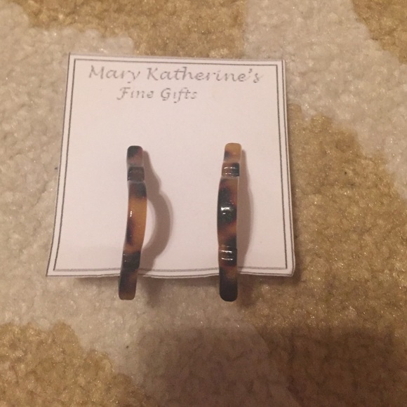 Tortoise small hoop earrings