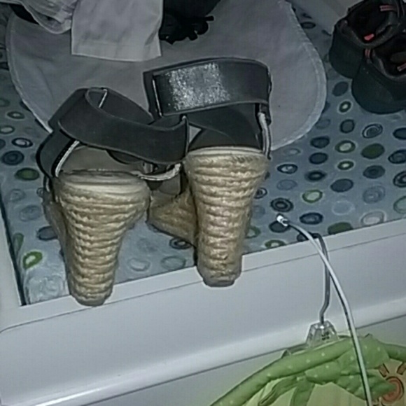 Shoes - Picture 3 of 4