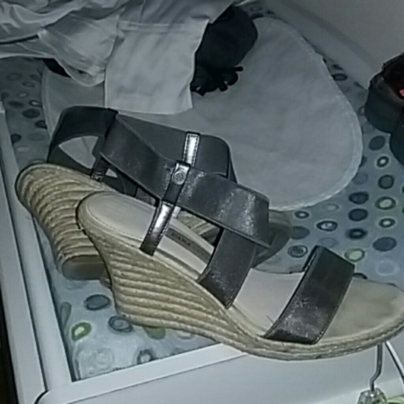 Shoes - Picture 4 of 4