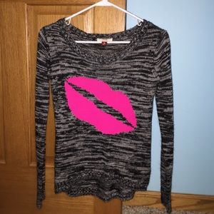 L.e.i. Long sleeve kiss shirt