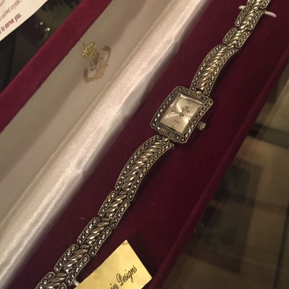 ๐HP๐Premier Designs Square Faced Watch - Picture 4 of 4