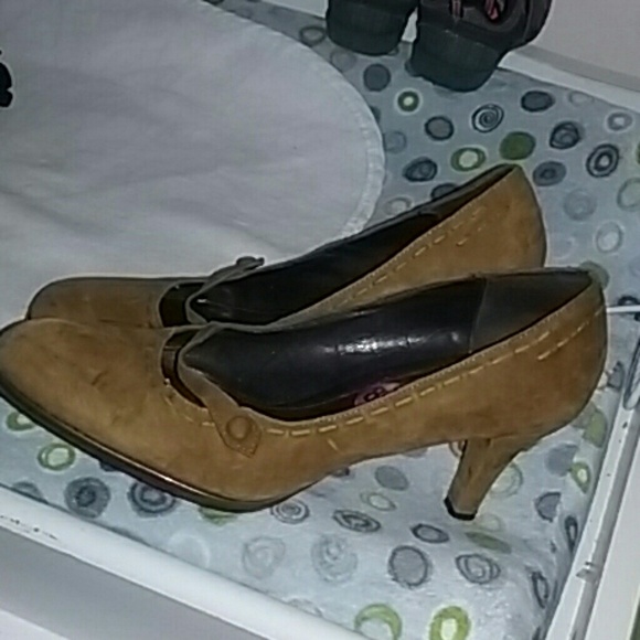 Shoes - Picture 2 of 4