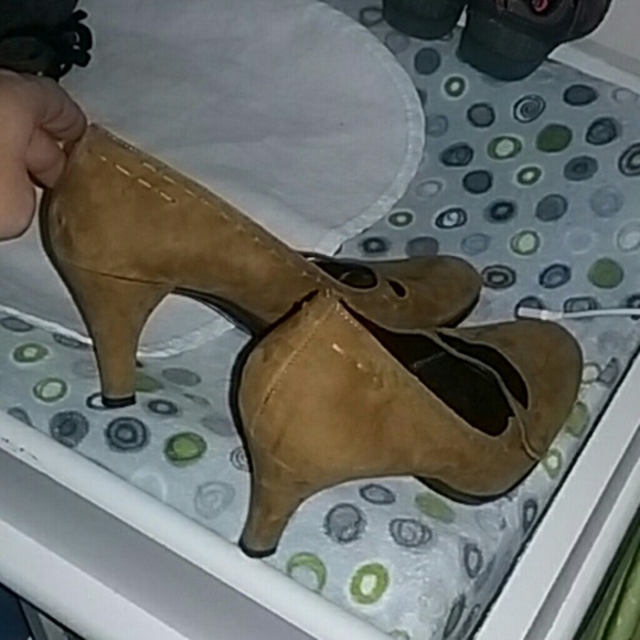 Shoes - Picture 3 of 4
