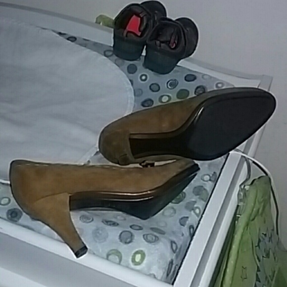 Shoes - Picture 4 of 4