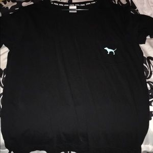 black and blue crew neck shirt