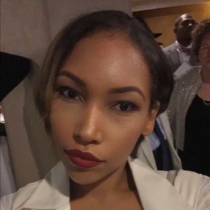 Meet your Posher, Acyre